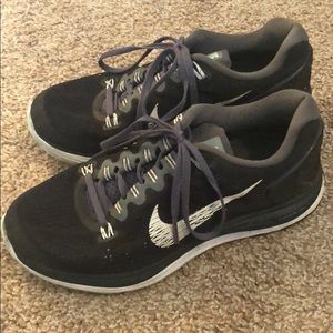 Womens Nike Lunarlon tennis shoes size 6.5